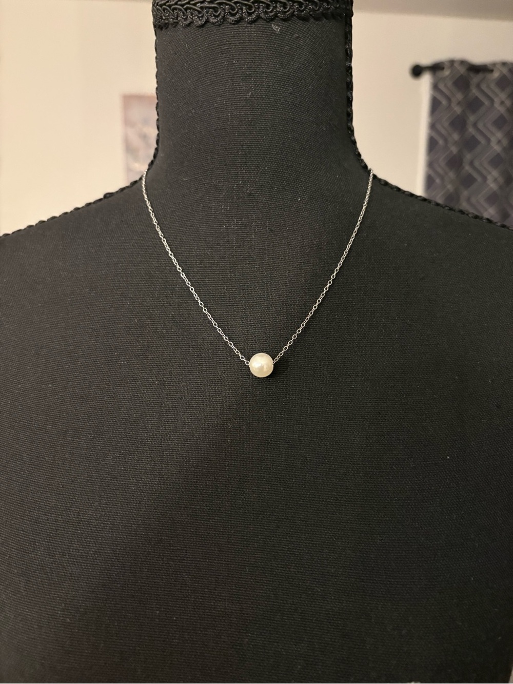 Faux pearl w/Silver tone Necklace 22”